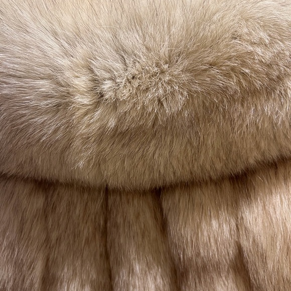Luxurious Cream Fur jacket - Picture 9 of 11